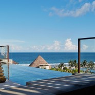 Ritz-Carlton, Bali sky villa pool