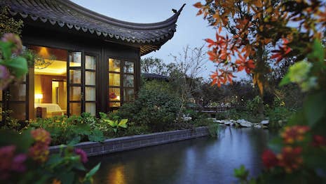 Ancient Chinese saying: “In the universe, there is heaven; on earth, there is Hangzhou.” Seen here: Four Seasons Hotel Hangzhou at West Lake. Image credit: Four Seasons Hotels & Resorts